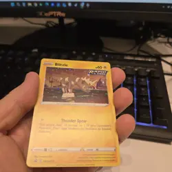 POKEMON BLITZLE #SWSH173 PROMO BLACK STAR HOLo HD SWIRL NM CARD Head Placement - Image 2