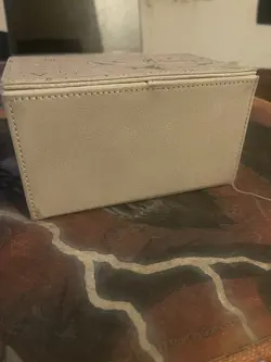 Yu-Gi-Oh! Blue-Eyes White Dragon Faux Leather Deck Box w/ Chessex Dice Set - Image 4