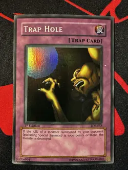 Trap Hole LOB-058 The Legend of Blue Eyes White Dragon 1st Edition - Image 1
