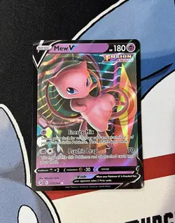 Mew V 113/264 - Sword & shield: Fusion Strike - Pokemon card - rare - HOLO NM - Image 2