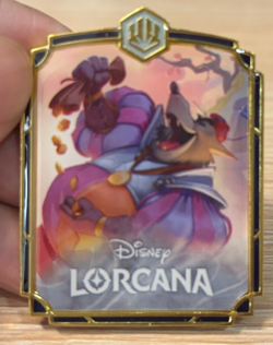 Chinese-Disney Lorcana Card Sheriff Of Nottingham Collect Emblem Pin Badge - Image 1