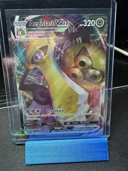2020 Pokemon TCG Aegislash VMAX Vivid Voltage 127/185 Holo Ultra Rare - Image 1