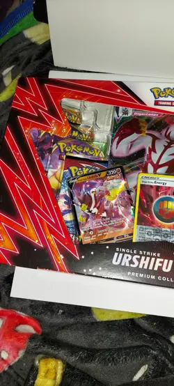Pokemon TCG Urshifu Single Strike Vmax Premium Collection Box - POK80893 820650808937 - Image 2