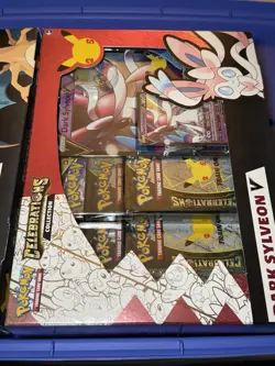Pokemon TCG: Celebrations Collection Box [Dark Sylveon V or Lance's Charizard V 820650809392 - Image 2