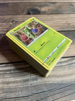 Pokemon Sword And Shield Near Complete NON HOLO Base Set x125 Starter Set LP-NM - Image 2