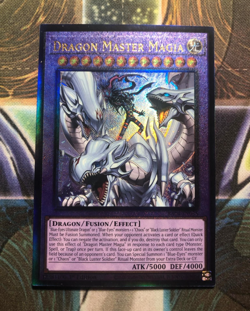 ** DRAGON MASTER MAGIA ** 1ST EDITION PRISMATIC ULTIMATE RARE RA04-EN055 YUGIOH - Image 1