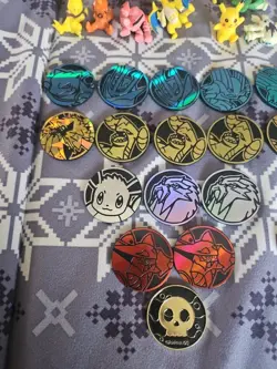 Lot Of 36 Pokemon Dice , Chip lot, And Figures Lot. See Pics Bib214 - Image 3