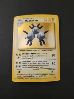 LP/ MP Pokemon Magneton 9/102 Base Set Unlimited Holo Rare - Image 1