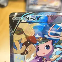 Pokemon TCG Mew V Ultra Rare Full Art Holo 251/264 Swsh08 Fusion Strike English - Image 4