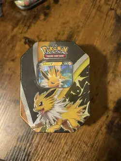Pokemon Trading Card Game: Eevee Evolutions Tin - Booster Pack 820650809057 - Image 1