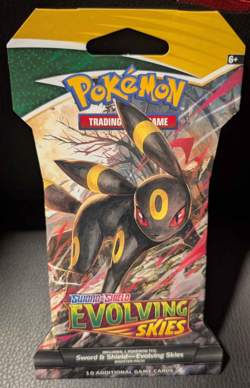 Pokemon Sword & Shield Evolving Skies Sleeved Booster | Umbreon - Image 1