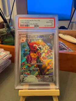 2023 POKEMON PAL EN-PALDEA EVOLVED ILLUSTRATION RARE #202 CROCALOR PSA 10 - Image 1