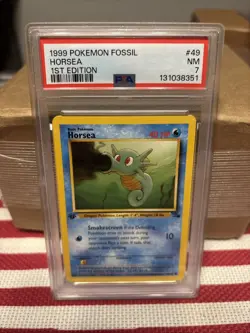 Pokemon 1999 Horsea Fossil 1st Edition PSA 7 - Image 1