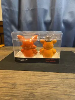 Five Nights At Freddy's Freddy and Foxy Ceramic Salt and Pepper Shaker Set - Image 3