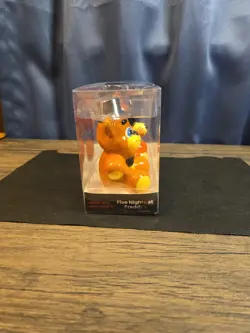 Five Nights At Freddy's Freddy and Foxy Ceramic Salt and Pepper Shaker Set - Image 4
