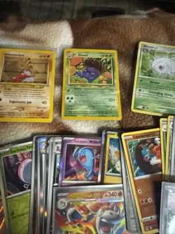 Pokemon card Lot Vintage Bulk Roaring Moon Masterball - Image 3