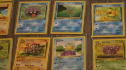 Pokemon Vintage Lot Non Holo 1st Ed Jungle And Fossil, And Shadowless - Image 3