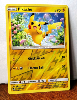 POKEMON PIKACHU 19/68 REVERSE HOLO HIDDEN FATES LP-NM - Image 1