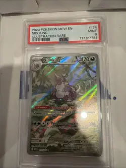2023 Pokemon Mew en Nidoking Holo Illustration #174/165 PSA 9 - Image 1