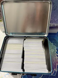 Pokemon Bulk Lot - 930+ Cards in Metal Collector Lunchbox-Instant Collection - Image 3