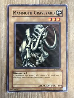 Mammoth Graveyard - SDY-010 - Vintage 2002 Yu-Gi-Oh! card - HP - Image 1