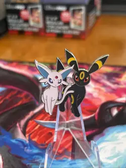 Pokemon TCG - Prismatic Evolutions Figure Collection Umbreon & Espeon Pin - Image 1