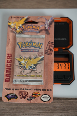 34.37g Pokemon Fossil Booster Blister Pack Zapdos Artwork 1999 WOTC Sealed - Image 1