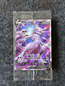 Pokemon Card MEWTWO V SWSH229 Black Star Promo Pokemon GO SEALED Holo ITA NM - Image 1