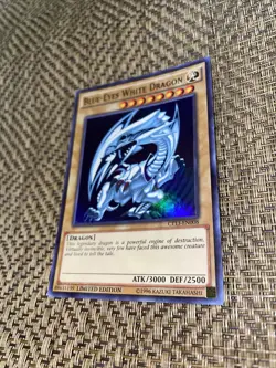 Blue-Eyes White Dragon CT13-EN008 Ultra Rare Limited Edition Yu-Gi-Oh! - Image 3