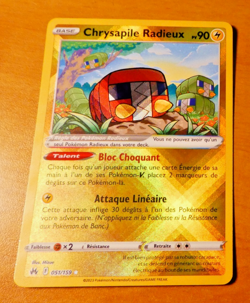 POKEMON CARD HOLO CARTE Chrysapile Radieux 051/159 FR NM 2023 - Image 1