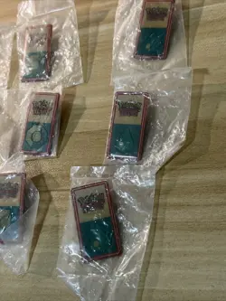 15 POKEMON TRADING CARD GAME LEAGUE BADGES PINS - Lot Of New Old Stock / Used - Image 5