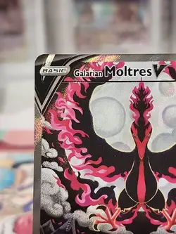 2021 Pokemon SWSH Chilling Reign #177/198 Galarian Moltres V - Image 3
