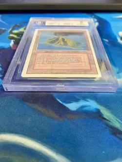 Beckett Grading Services (BGS) 1994 Revised Edition Volcanic Island R L 8 NM-MT - Image 5