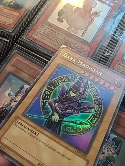 Dark Magician LOB-005 The Legend of Blue Eyes White Dragon HOLO FADE ERROR - Image 3