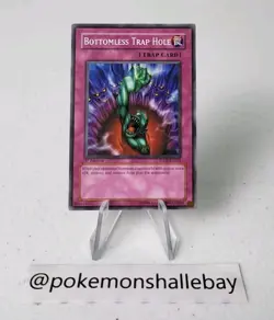 Bottomless Trap Hole SDDE-EN032 *NM* 1st Edition Common Yugioh Card - Image 1