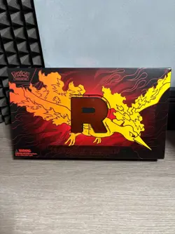 Pokemon - Team Rocket’s Moltres UPC - Box & Accessories - Playmat & coin & dice - Image 1