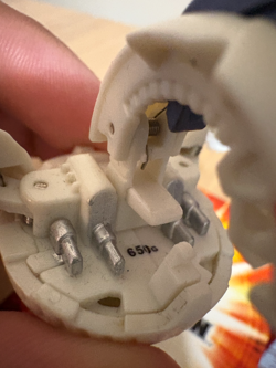 Bakugan Battle Brawler LOT - Bakugan Binder (96 Cards) + 3 Bakugans - Image 4