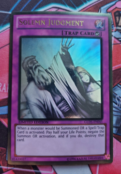 Solemn Judgment - Ghost/Gold Rare - GLD5-EN045 - Limited Edition - LP - Image 1