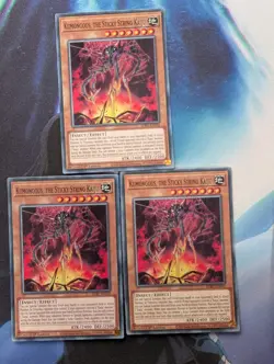 YuGiOh! Kumongous, The Sticky String Kaiju SDBT-EN010 x3 PLAYSET 1st Ed - Image 1