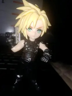 Cloud Strife Showcase*** MTG Final Fantasy VII Mini Figure Pre-Assembled - Image 2