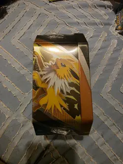 Pokemon TCG: Eevee Evolutions Tin (Jolteon V) (RESERVED FOR BUYER) - Image 3