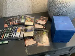 Gamegenic Squire 100+ Deckbox With 100 Magic The Gathering Cards - Image 1