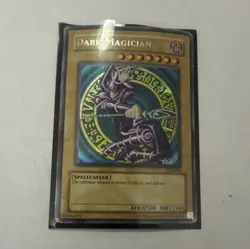 Konami Yu-Gi-Oh! Dark Magician DDS-002 Secret Rare Holo Spellcaster Card English - Image 1