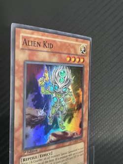 YUGIOH 1st EDITION CRMS-EN084 ALIEN KID SUPER RARE NM/M - Image 4