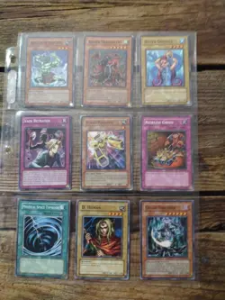 Old Yu-Gi-Oh Cards - Lot I - Image 1