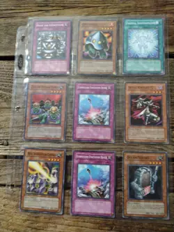 Old Yu-Gi-Oh Cards - Lot DD - Image 1
