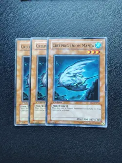 Yu-Gi-Oh Creeping Doom Manta 3X - Full Playset - Image 1