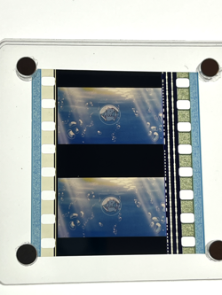 Pokemon film strip (2 cells) Bubble Mew 35 mm authentic with display case - Image 1