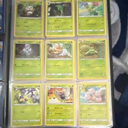 Pokemon TCG Mixed Card Lot Bulbasaur Squirtle Gyarados Leafeon Ultra Pro Binder - Image 4