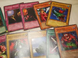 35 Yu-Gi-Oh Card Lot Spanish Rare Common 1st Edition MP-LP - Image 4